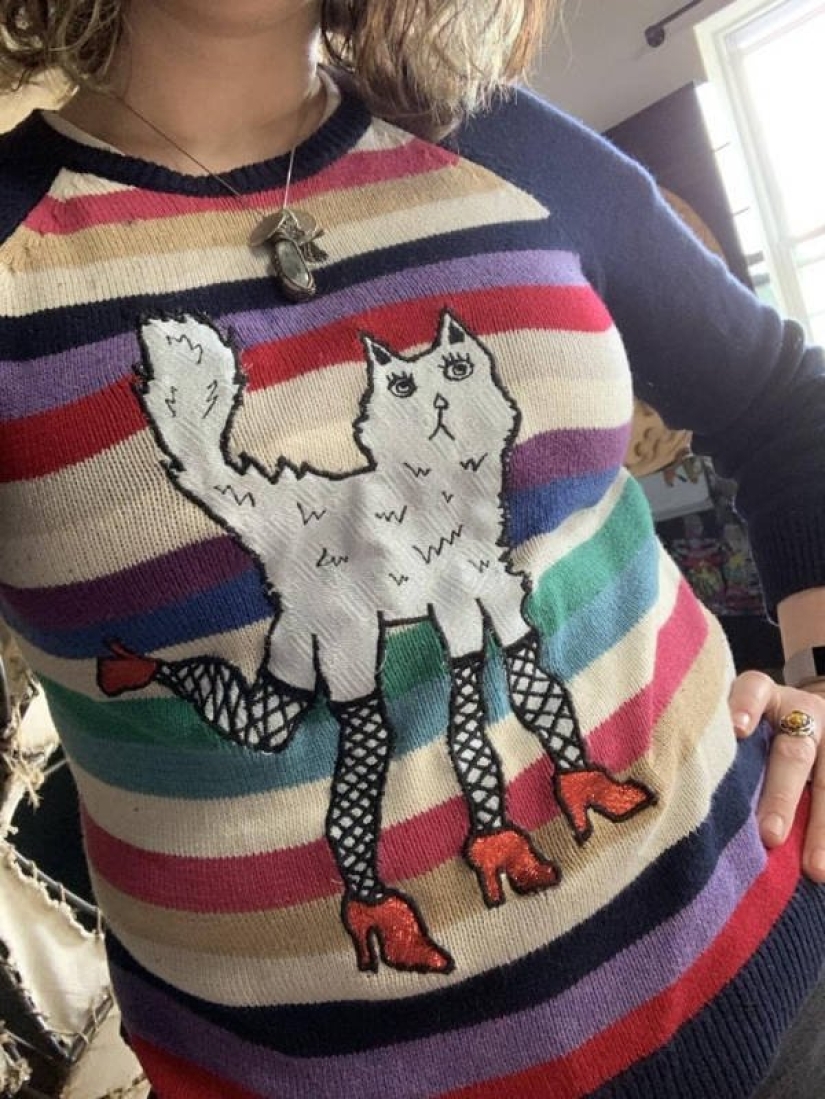 24 ridiculous sweaters that mock Christmas