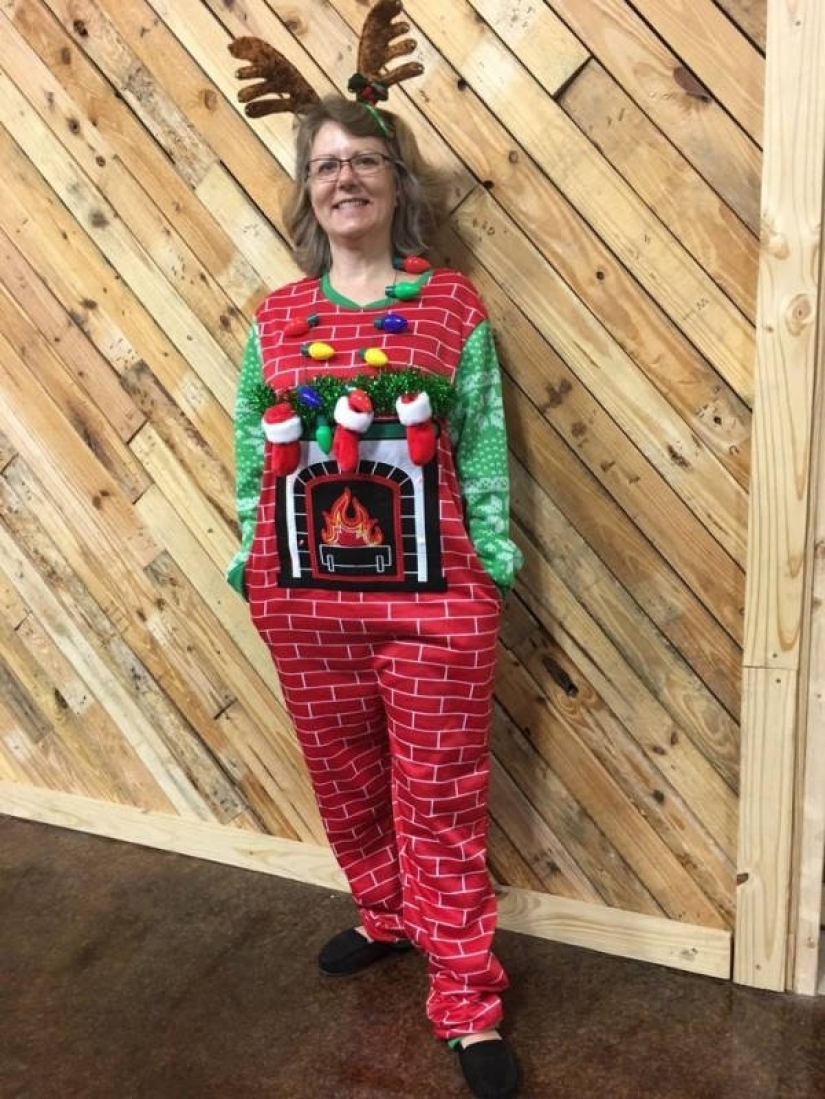 24 ridiculous sweaters that mock Christmas