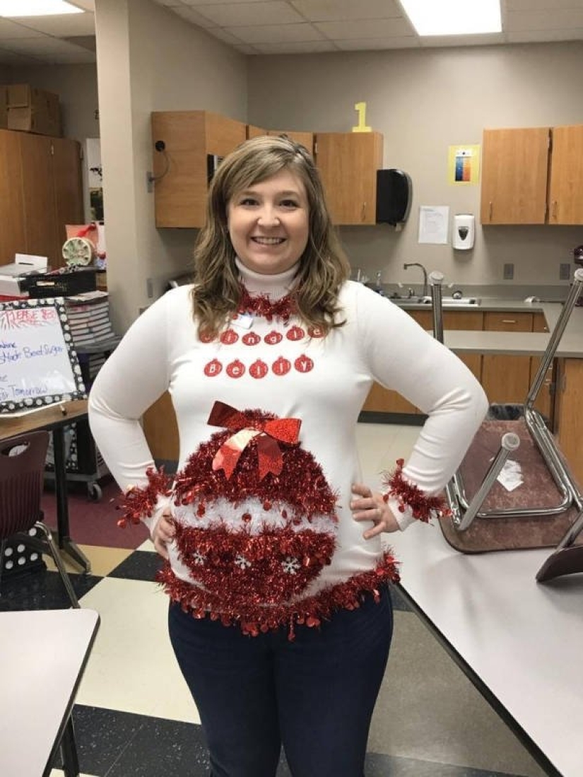24 ridiculous sweaters that mock Christmas