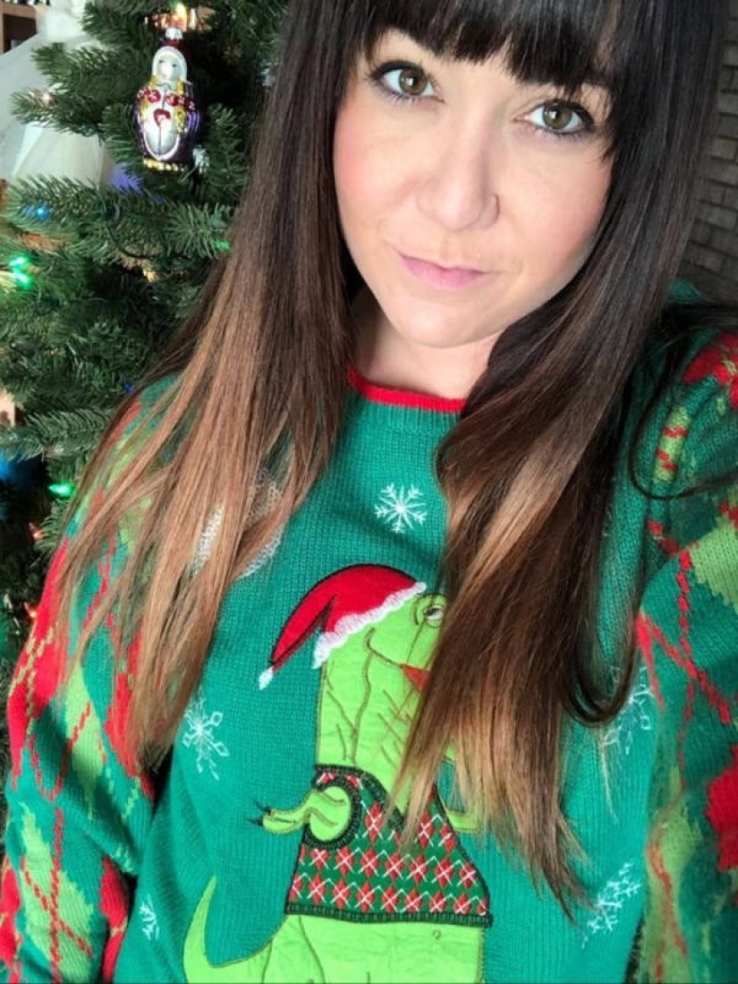 24 ridiculous sweaters that mock Christmas