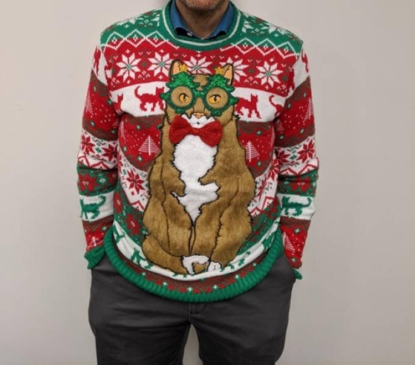 24 ridiculous sweaters that mock Christmas
