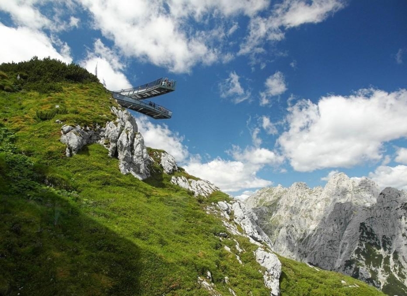 24 vertiginous attractions around the world