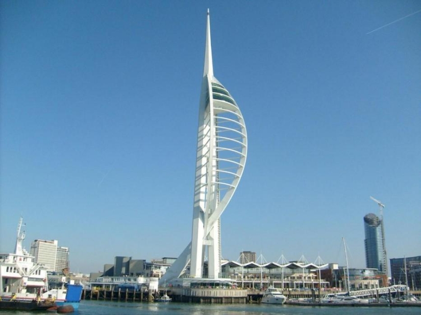 24 vertiginous attractions around the world