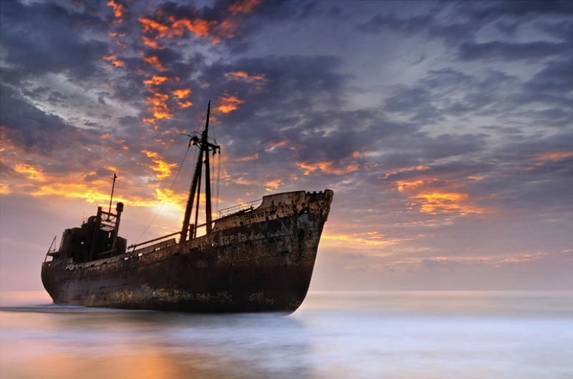 25 abandoned ships from around the world
