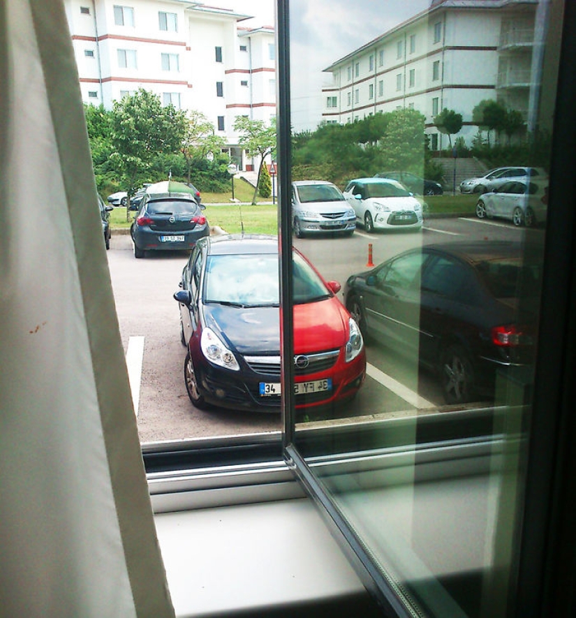 25 photos in which it is unclear where the reflection is and where the reality is