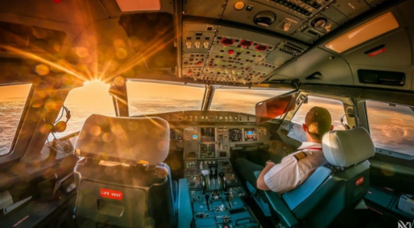 25 photos taken by pilots from aircraft cabins
