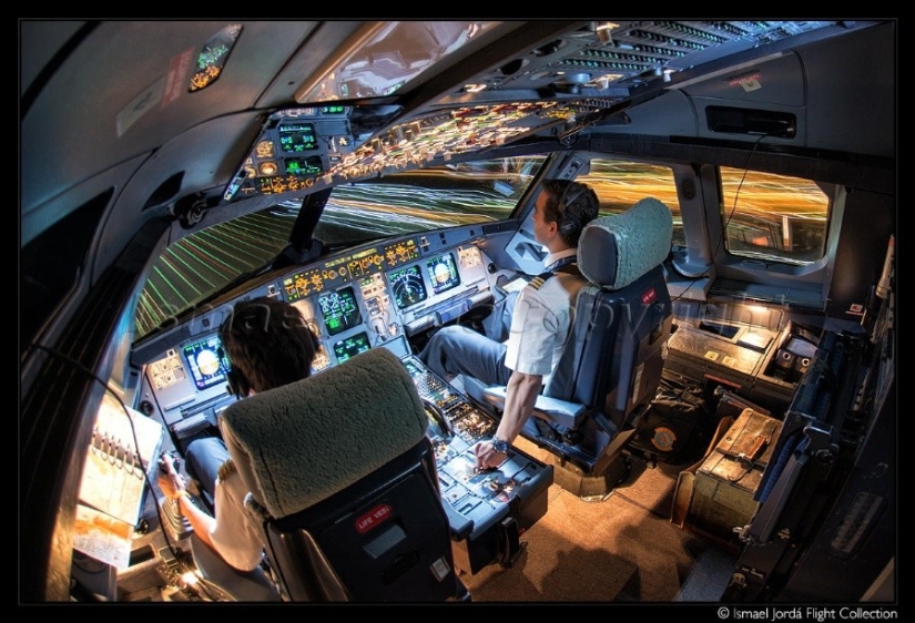 25 photos taken by pilots from aircraft cabins