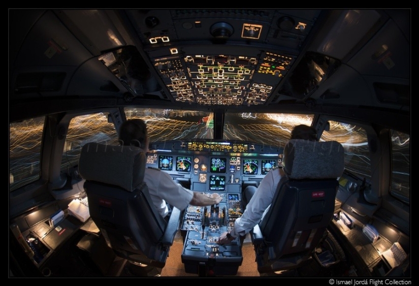 25 photos taken by pilots from aircraft cabins