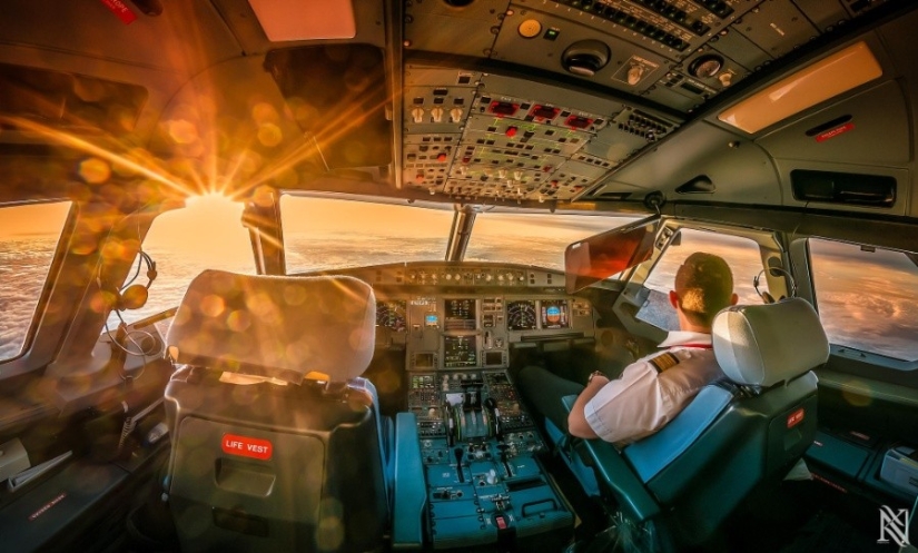 25 photos taken by pilots from aircraft cabins