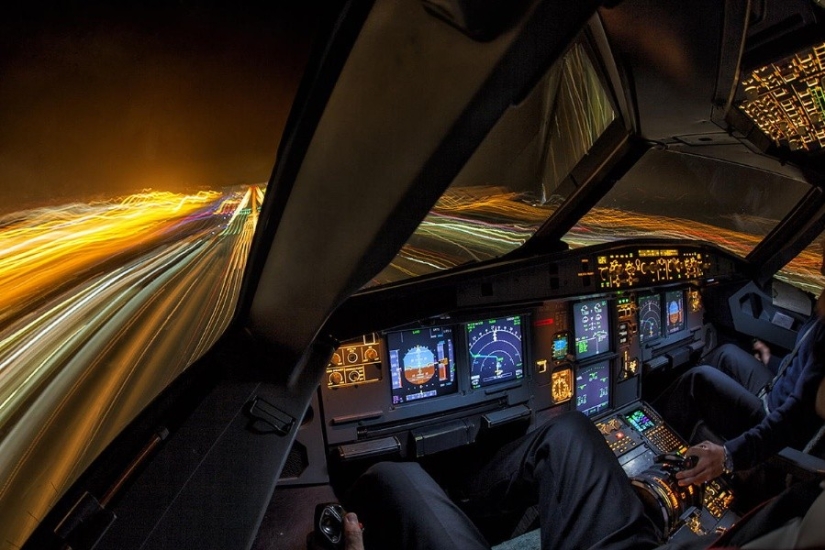 25 photos taken by pilots from aircraft cabins