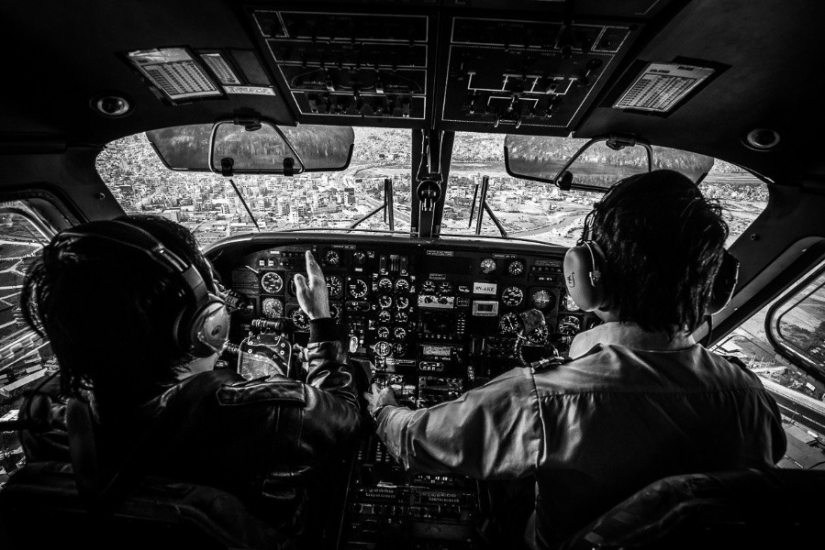 25 photos taken by pilots from aircraft cabins