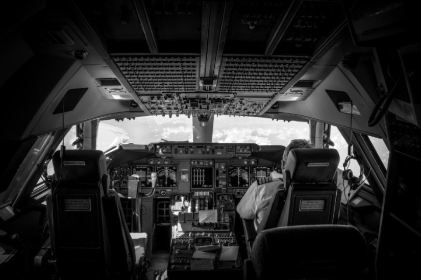 25 photos taken by pilots from aircraft cabins