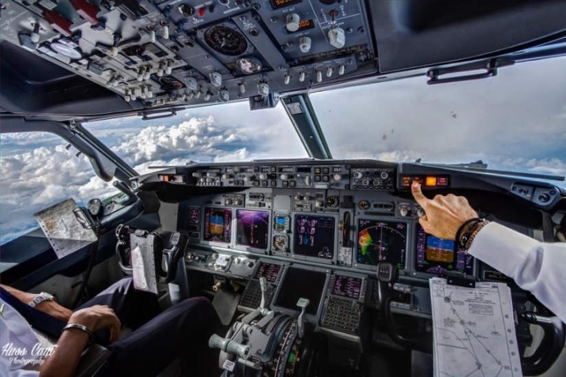 25 photos taken by pilots from aircraft cabins