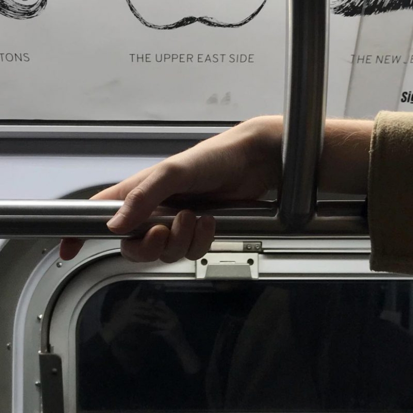 27 atmospheric pictures from Instagram dedicated to the hands of New York subway passengers 27 atmospheric pictures from Instagram dedicated to the hands of New York subway passengers