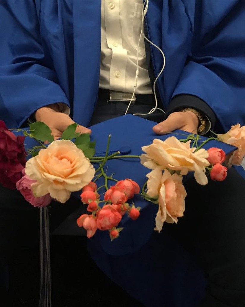 27 atmospheric pictures from Instagram dedicated to the hands of New York subway passengers 27 atmospheric pictures from Instagram dedicated to the hands of New York subway passengers