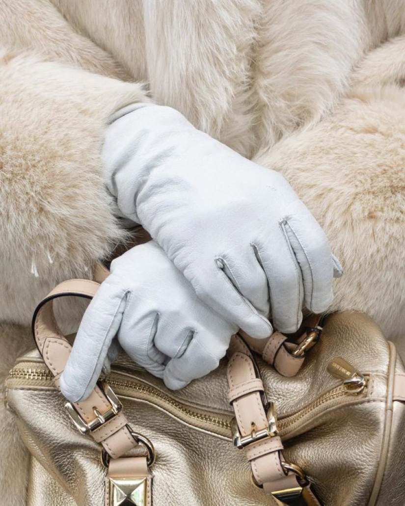 27 atmospheric pictures from Instagram dedicated to the hands of New York subway passengers 27 atmospheric pictures from Instagram dedicated to the hands of New York subway passengers