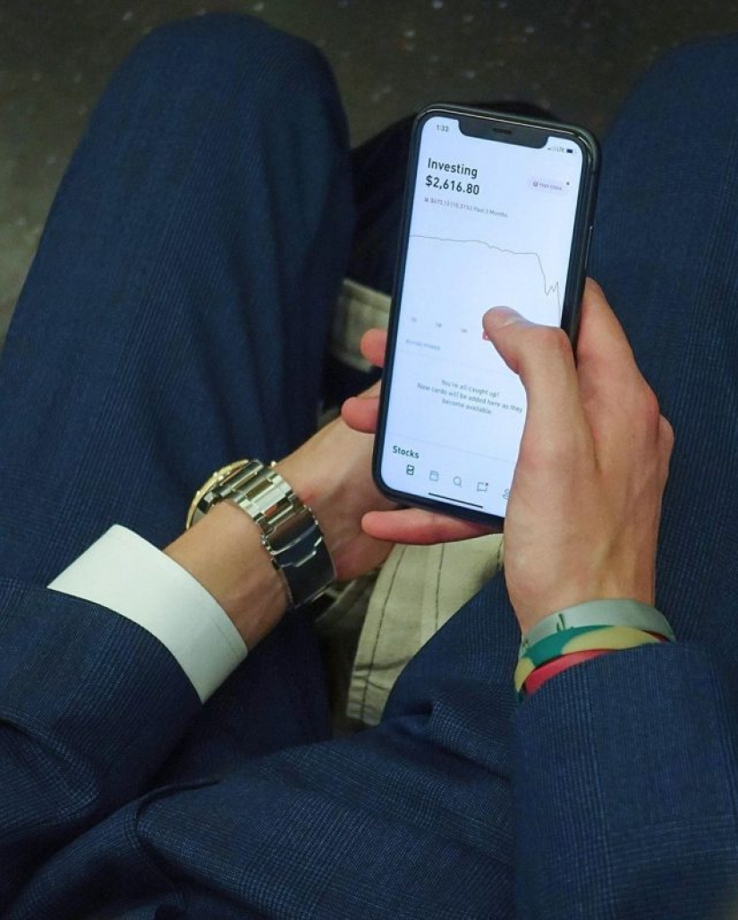 27 imágenes atmosféricas de Instagram dedicadas a las manos de los pasajeros del metro de Nueva York 27 imágenes atmosféricas de Instagram dedicadas a las manos de los pasajeros del metro de Nueva York