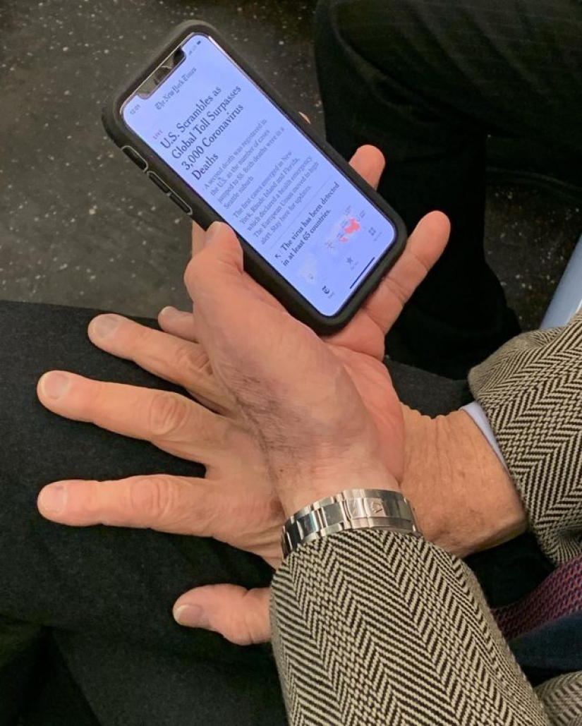 27 imágenes atmosféricas de Instagram dedicadas a las manos de los pasajeros del metro de Nueva York 27 imágenes atmosféricas de Instagram dedicadas a las manos de los pasajeros del metro de Nueva York