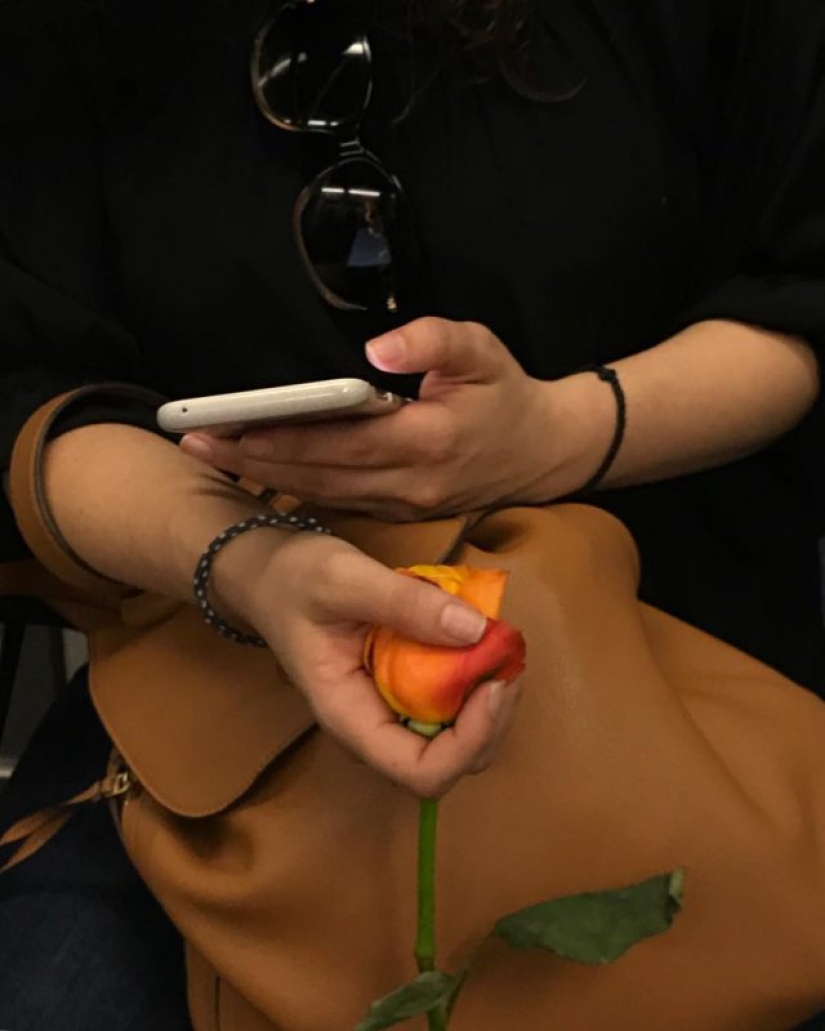 27 imágenes atmosféricas de Instagram dedicadas a las manos de los pasajeros del metro de Nueva York 27 imágenes atmosféricas de Instagram dedicadas a las manos de los pasajeros del metro de Nueva York