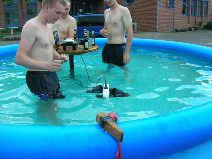 27 photos showing why women live longer than men