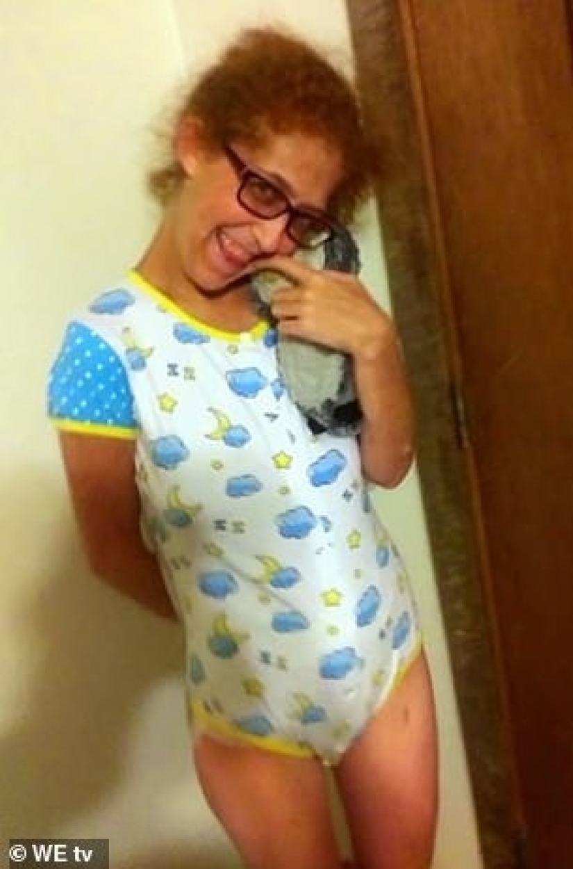 27-year-old fetishist pretends to be a baby, and her husband changes her diapers
