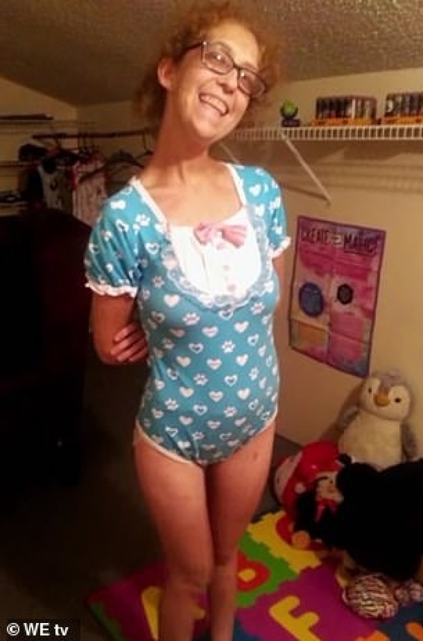 27-year-old fetishist pretends to be a baby, and her husband changes her diapers