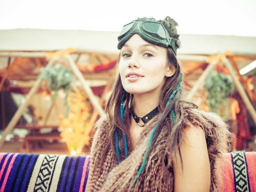 30 fotos de chicas calientes del festival de luz y fuego "Burning Man 2018"