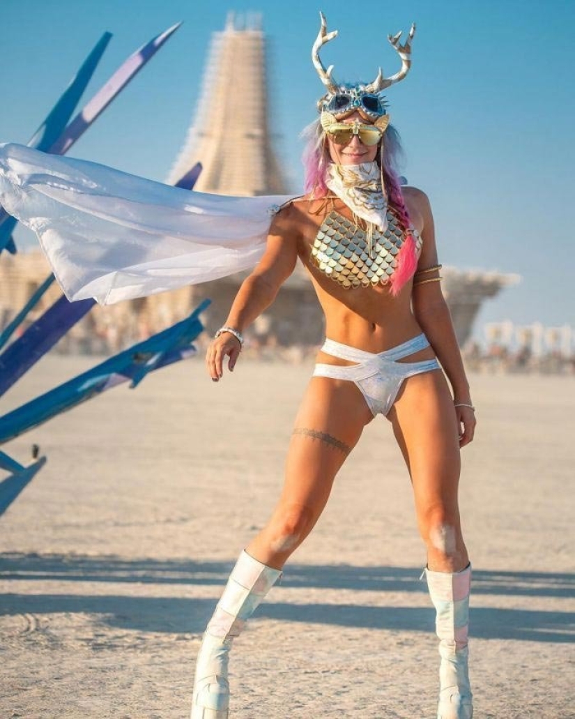 30 fotos de chicas calientes del festival de luz y fuego "Burning Man 2018"