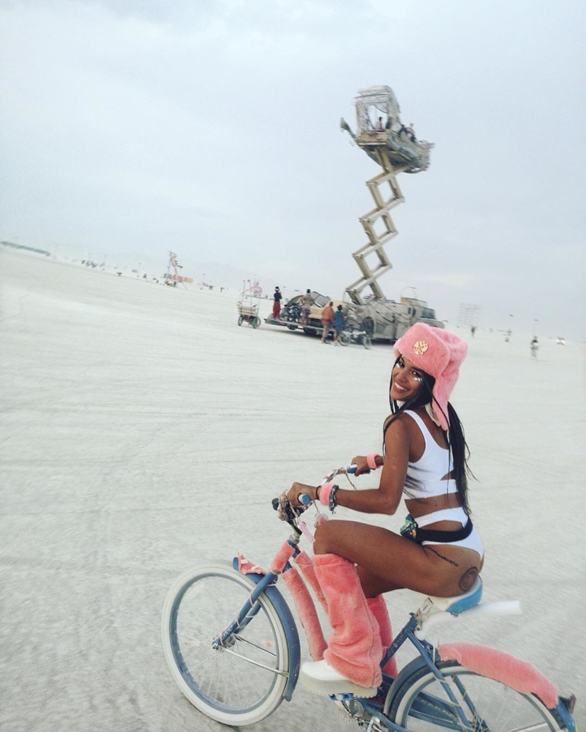 35 fotos de chicas calientes del festival Burning Man igualmente caliente-2019