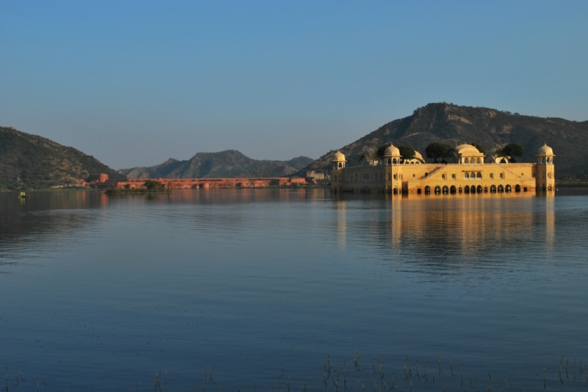 5 most spectacular flooded buildings