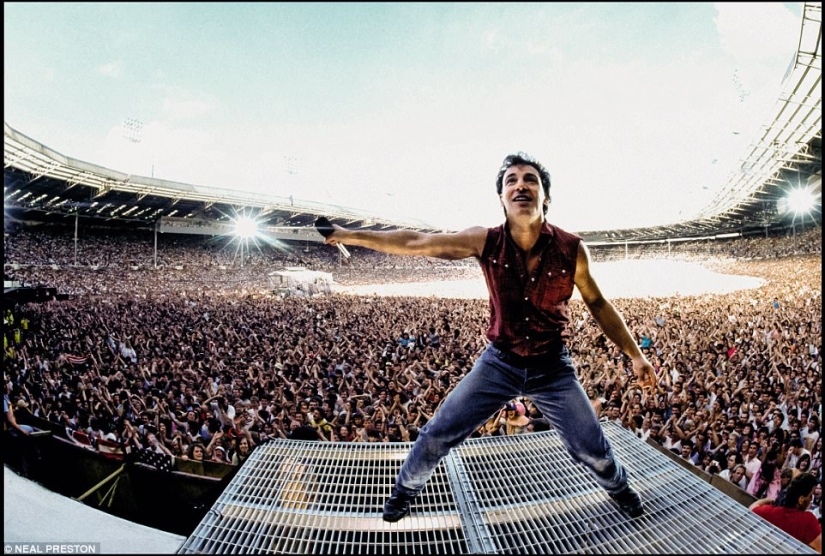 50 years with iconic rock musicians: Behind-the-scenes footage from the famous photographer Neil Preston