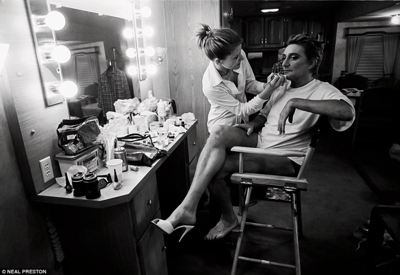 50 years with iconic rock musicians: Behind-the-scenes footage from the famous photographer Neil Preston