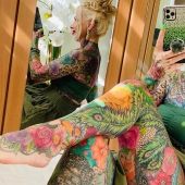 55-year-old woman covered her entire body with colorful tattoos! A photo