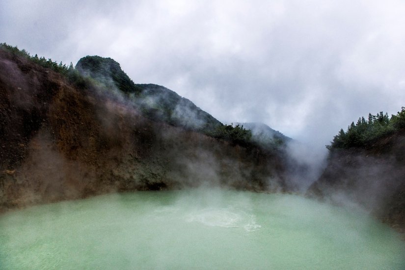 6 lifeless places on earth