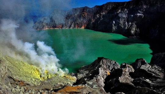 6 lifeless places on earth