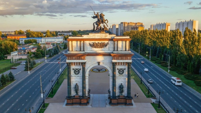 6 magnificent triumphal arches of Russia