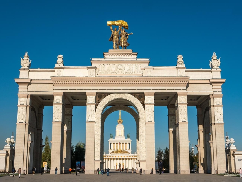 6 magnificent triumphal arches of Russia