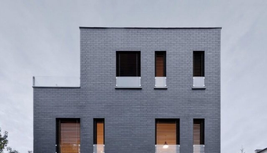 7 Best Black Brick House Ideas: The New Trend of 2022