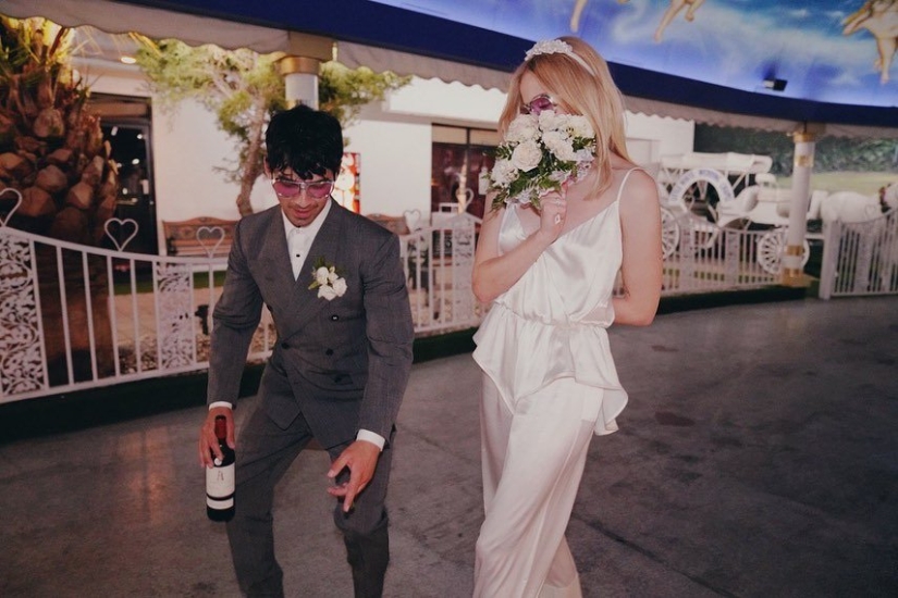 7 Famous Couples Who Secretly Got Married