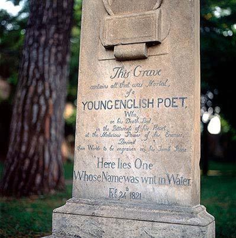 7 famous graves