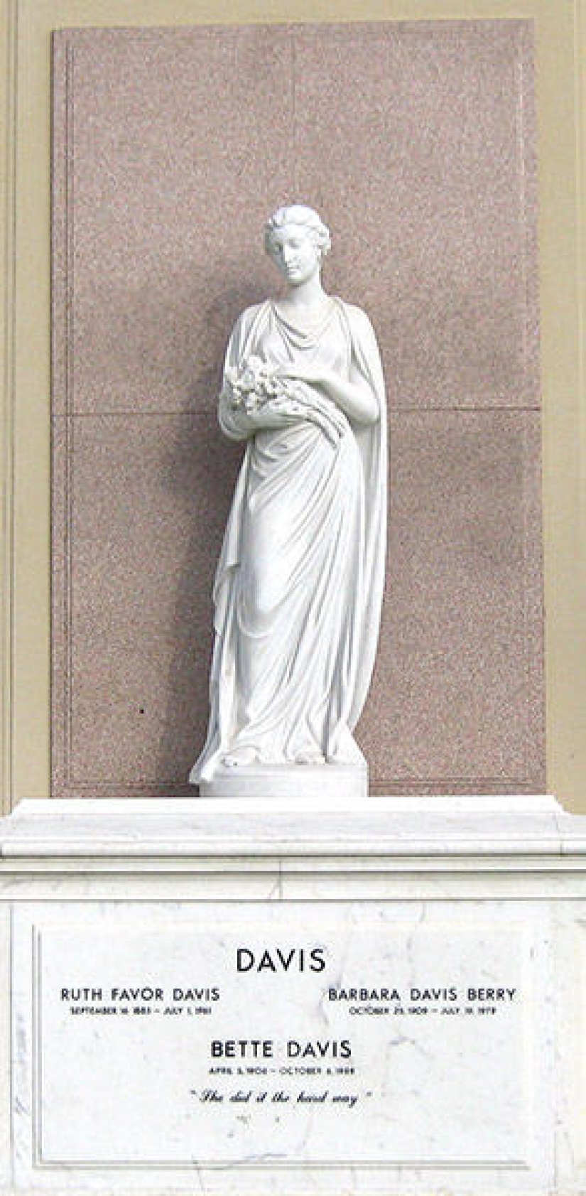 7 famous graves