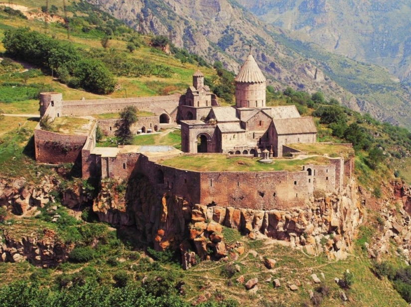 7 Incredible Travel Destinations That Are Not Popular