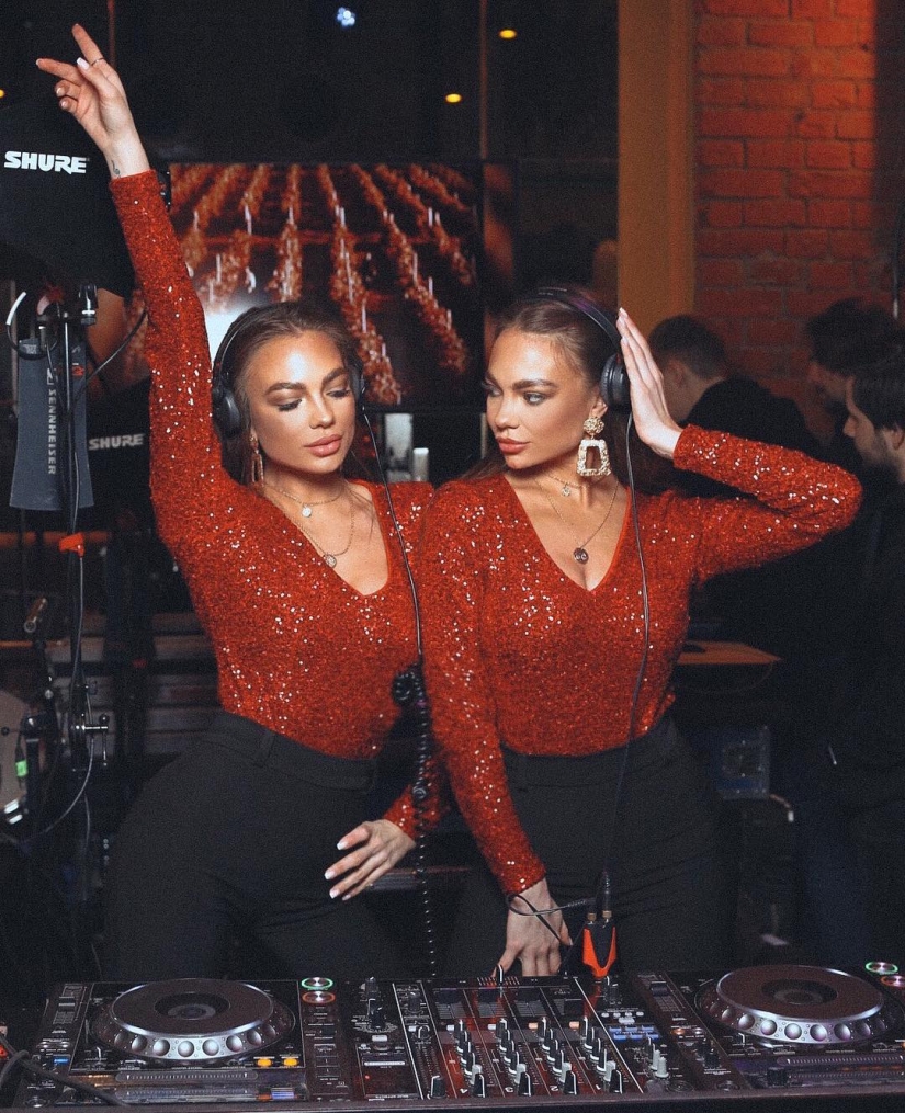 7 Most Beautiful Twins on Instagram that You will Want to Subscribe To
