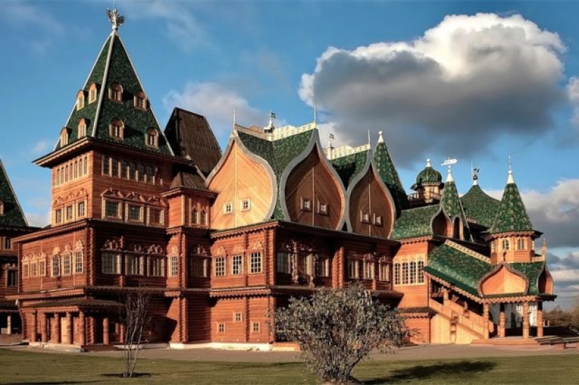 7 MOST beautiful wooden houses and palaces in Russia