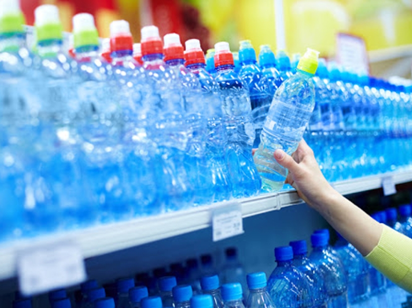 7 razones para nunca volver a beber agua embotellada