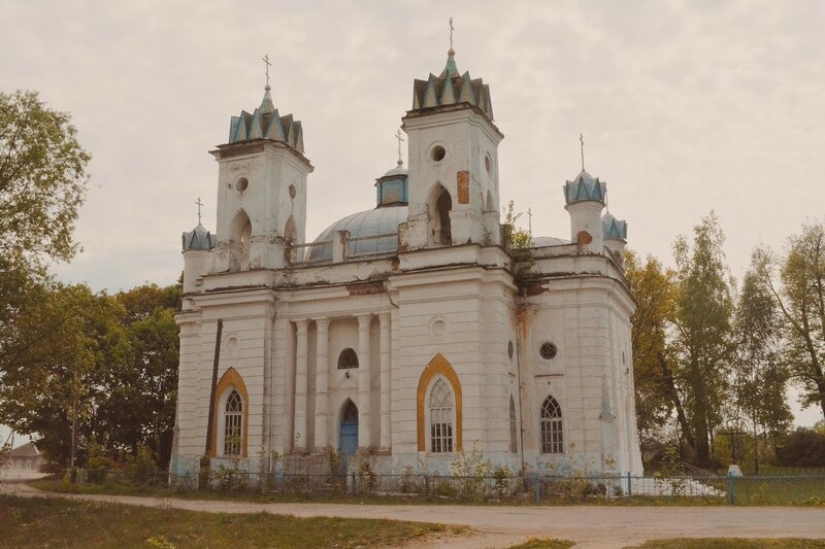 8 Amazing Buildings Deep in Russia