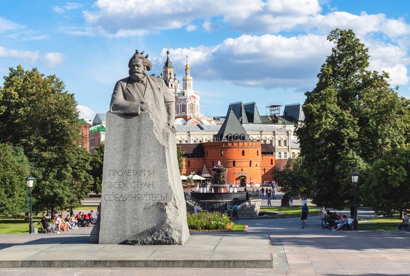 8 most beautiful squares in Moscow 8 most beautiful squares in Moscow