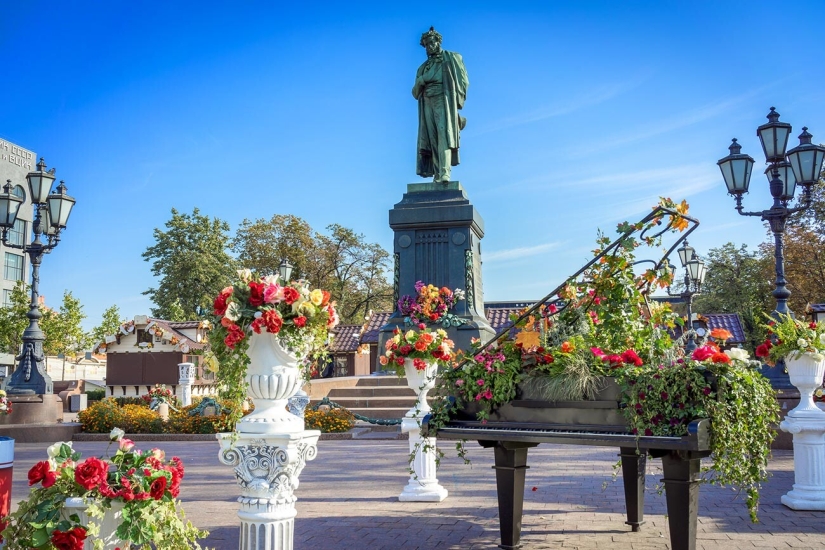 8 most beautiful squares in Moscow 8 most beautiful squares in Moscow