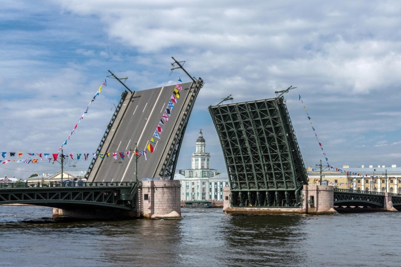 8 puentes más bellos de San Petersburgo