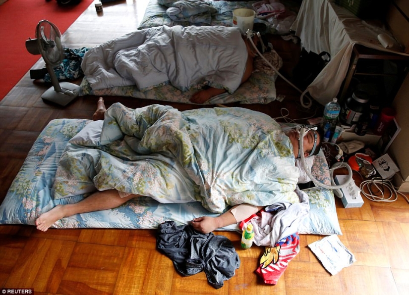 8000 calories a day and oxygen masks: how sumo wrestlers live 8000 calories a day and oxygen masks: how sumo wrestlers live